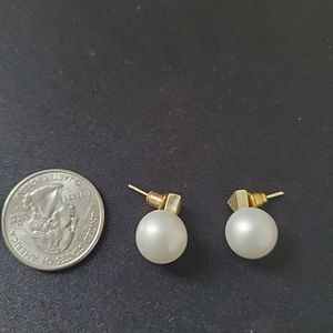 Pearl and gold stid earrings